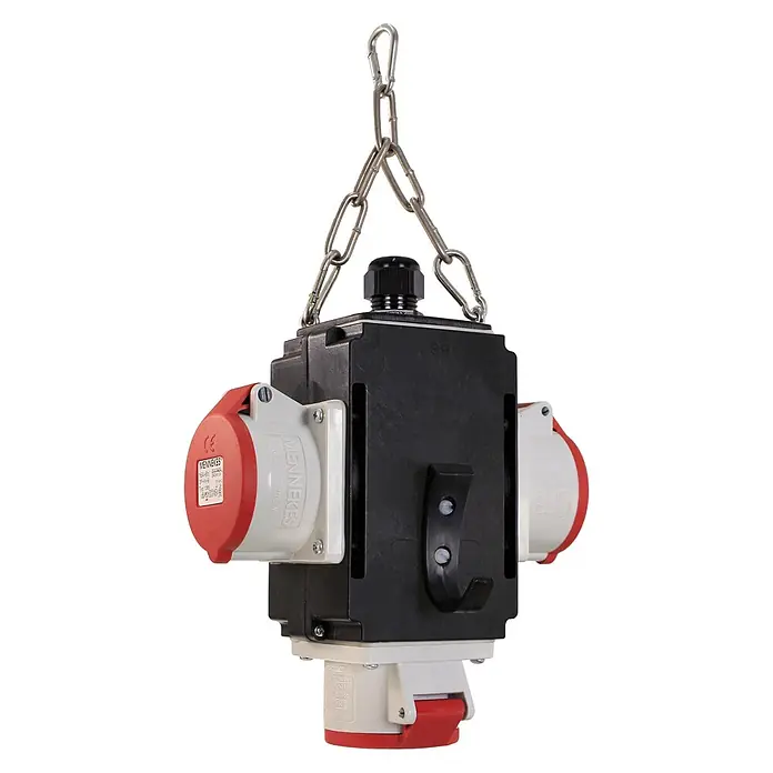 as - Schwabe MIXO Typ 4 Hängeverteiler 3X CEE 16A anschlussfertig IP44 -  - Schwarzer Industrie-Stromverteiler mit mehreren rot-weißen Steckdosen, aufgehängt an einer Metallkette.