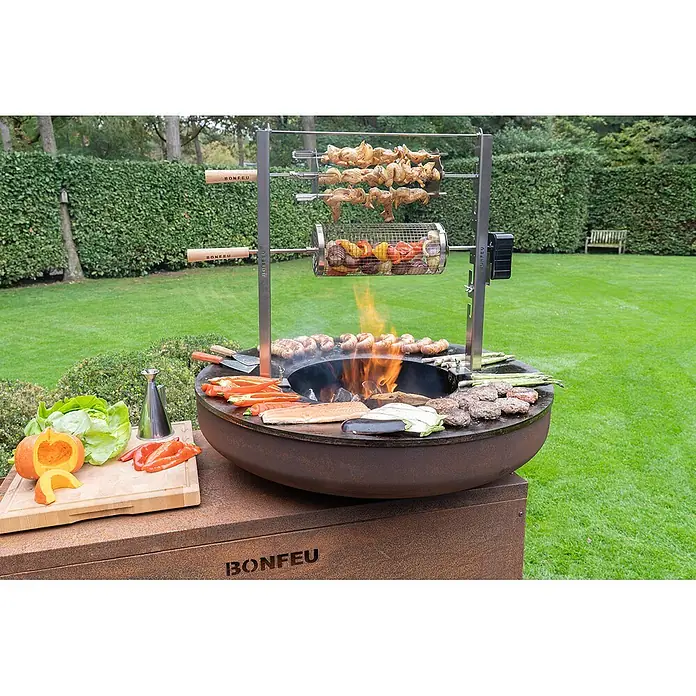 Bonfeu Brasero barbacoa Bonbiza Island - Ø x Al: 102 x 110 cm, Acero, Marrón óxido - Gran parrilla Bonfeu con base y cuenco de acero corten, sistema de asador de acero inoxidable cocinando pollo, verduras y alimentos al aire libre.