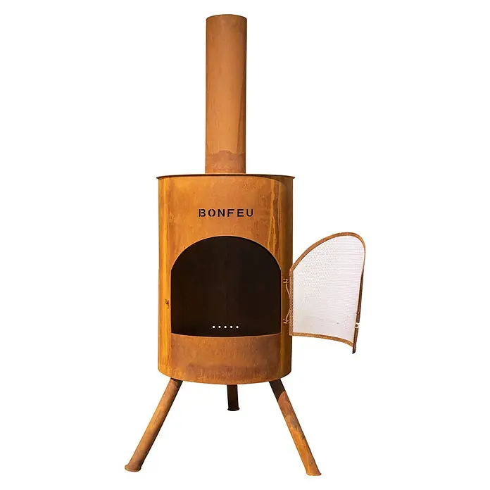 Bonfeu Chimenea de exterior Bonton - Ø x Al: 60 x 195 cm, Acero Corten, Marrón óxido - Chimenea exterior rústica de acero Corten con chimenea alta, abertura arqueada y puerta de malla abierta.