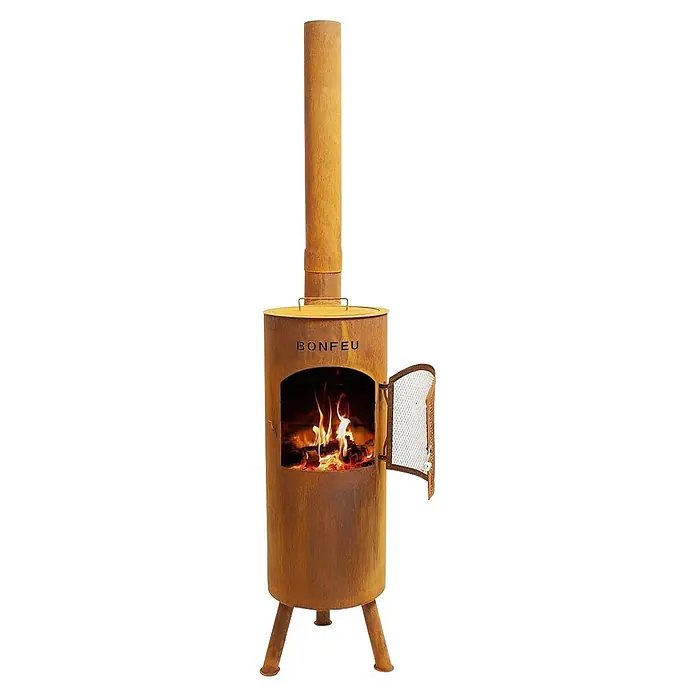 Bonfeu Chimenea de exterior Bongiano L - Ø x Al: 30 x 164 cm, Acero Corten, Marrón óxido - Chimenea exterior de acero Corten oxidado con chimenea alta y fuego encendido visible a través de la puerta de malla abierta.