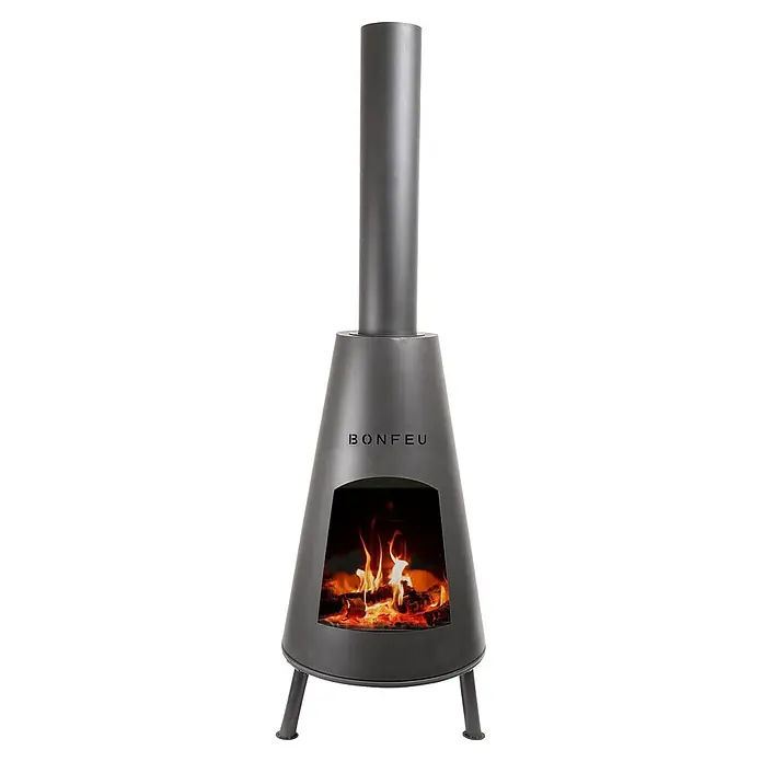 Bonfeu Chimenea de exterior Bonpyra - Ø x Al: 50 x 166 cm, Acero, Negro - Chimenea exterior de metal gris oscuro (brasero) con fuego ardiendo visible y chimenea, sobre tres patas. 'BONFEU' grabado en su cuerpo.