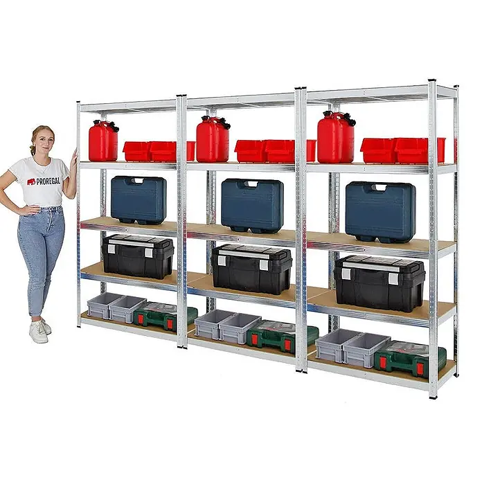 Mega Deal | 3x Schwerlastregal Ragnar | HxBxT 180x90x40cm | 5 MDF-Platten-Ebenen | Fachlast 175kg | Verzinkt -  - Großes verzinktes Metallregal mit Holzböden, gefüllt mit diversen Lagerboxen und Kanistern. Eine Frau steht daneben zur Größenorientierung.