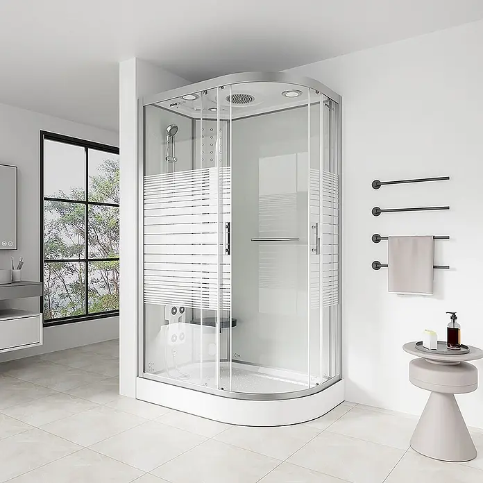 Home Deluxe Komplettdusche WHITE PEARL - Weiß - Moderne Eckduschkabine mit weißer Basis, silbernem Rahmen und gestreiftem Milchglas, ausgestattet mit mehreren Duschköpfen und Massagedüsen.