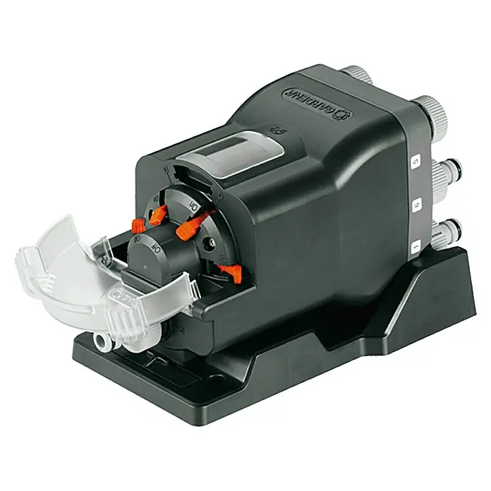 Gardena Wasserverteiler automatic - Kunststoff - Abgebildet ist eine elektronische Bewässerungsuhr von Gardena für bis zu drei Bewässerungskreisläufe mit Drehreglern und Display.