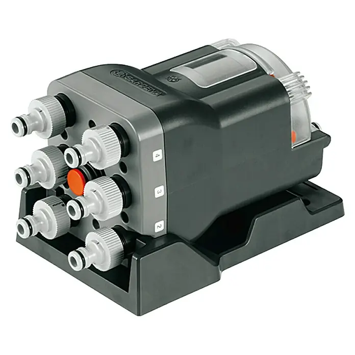 Gardena Wasserverteiler automatic - Kunststoff - Abbildung eines Gardena Bewässerungsverteilers automatic. Das Gerät ist grau und schwarz und hat vier Ausgänge.