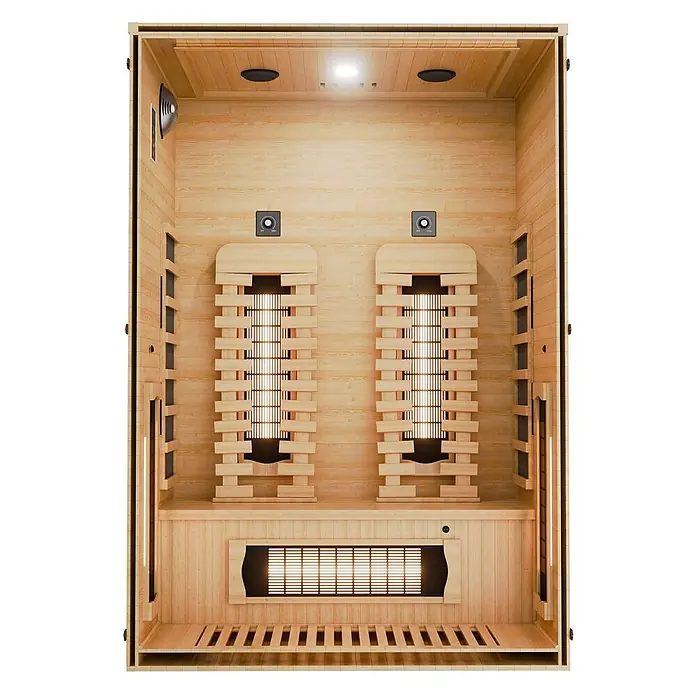 Infrarotkabine Kiruna130 Premium -  - Innenansicht einer hellen Infrarotsaunakabine aus Holz mit zwei Rückwand-Heizpaneelen, einem unteren Front-Heizpaneel, einer Bank und Deckenbeleuchtung.