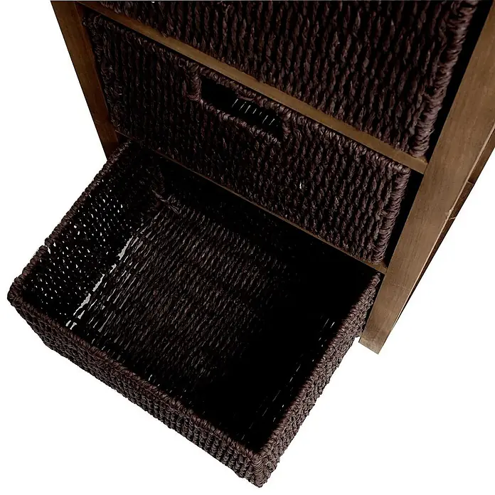 Mendler Kommode HWC-K84 - L x B x H: 40 x 29 x 83 cm, Dunkelbraun, Körbe dunkelbraun, Anzahl Schubladen: 1 Stk. - Dunkelbraune geflochtene Körbe in einem Holzregal, ein Korb herausgezogen.