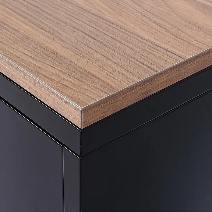 Mendler Kommode HWC-L84 2 Türen Metall 90x90x40cm - schwarz -  - Moderne Möbel-Ecke mit brauner Holzmaserung-Platte und schwarzem Korpus. Die Platte hat einen dünnen Silberrand.