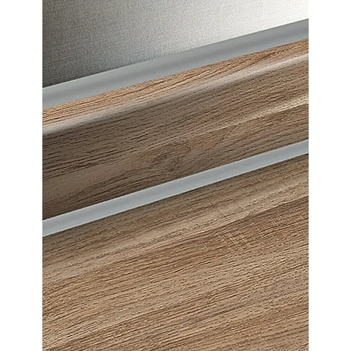 Resopal Copete - Cinnamon Oak, 60 cm - Primer plano de una superficie de madera con ribetes plateados, destacando la veta y el diseño elegante.