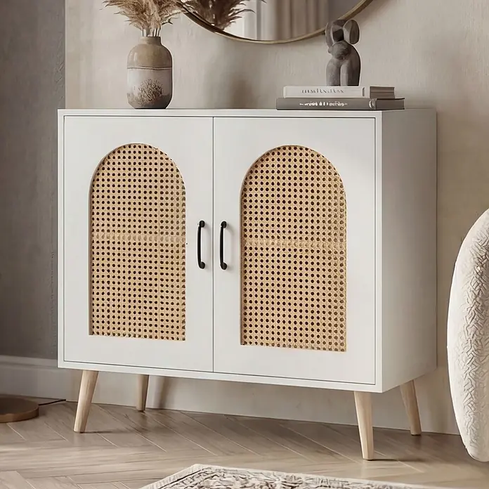 Mendler Kommode HWC-P51, Poly-Rattan MDF 79x80x40cm - weiß -  - Weißer Schrank mit zwei Türen, naturbelassenen Rattan-Paneelen und schwarzen Griffen, auf Holzbeinen.