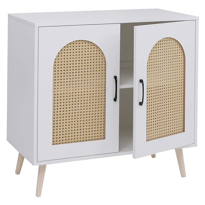 Mendler Kommode HWC-P51, Poly-Rattan MDF 79x80x40cm - weiß -  - Weißer Schrank mit zwei gewölbten Rattantüren, schwarzen Griffen und hellen Holzbeinen, teilweise geöffnet mit Einlegeböden.