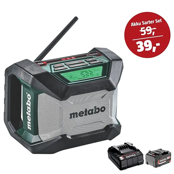 Metabo CAS 18V Maschinen-Set - Akku-Baustellenradio R 12-18 BT + 39€ Akku-Basis-Set - Ein schwarz-grünes Metabo Baustellenradio mit Antenne und Digitalanzeige, daneben zwei Metabo Li-Power Akkus.