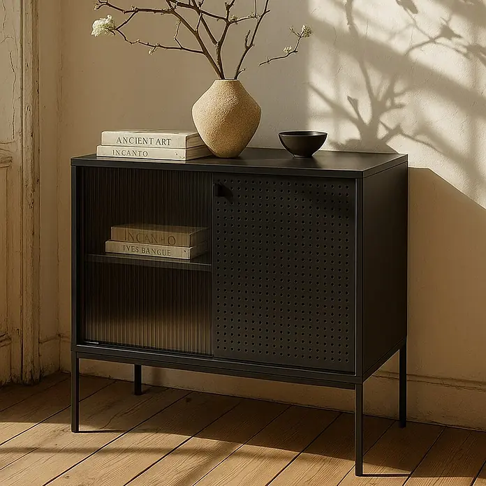 Mendler Kommode HWC-O90 85x80x45cm Metall - schwarz -  - Schwarzer Metallschrank mit geriffelter Glastür und perforierter Metalltür, auf Beinen stehend, dient als stilvolle Aufbewahrung.