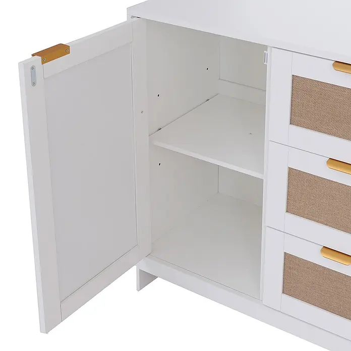 Mendler Kommode HWC-P50 - L x B x H: 80 x 40 x 80 cm, Weiß - Weißer Schrank mit offener Tür, Regalen und drei Schubladen mit goldfarbenen Griffen und Rattan-Paneelen.
