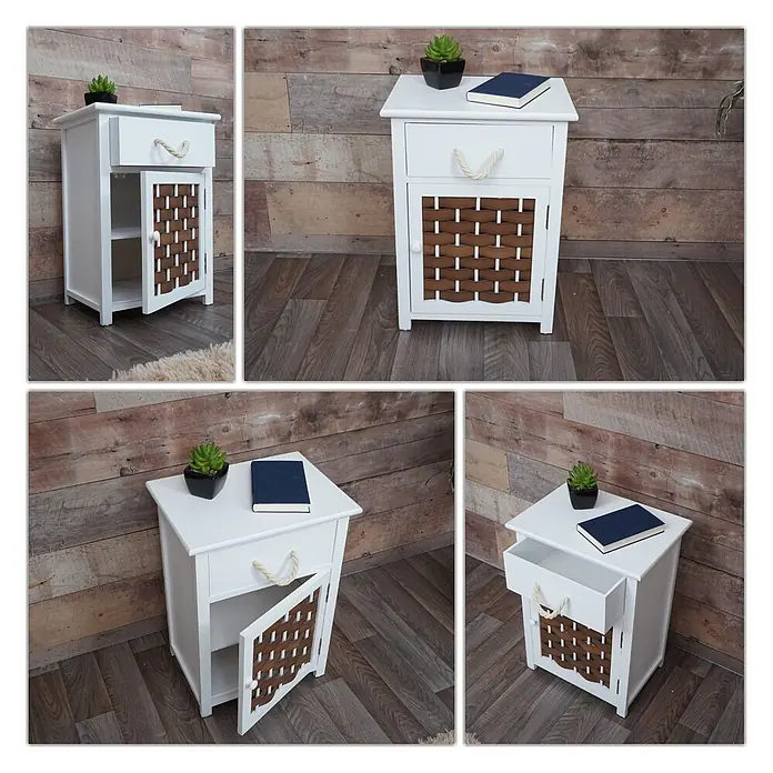 Mendler Kommode HWC-K83 Holz - weiß, Polyrattan braun -  - Weißer Nachttisch mit brauner Flechtwerktür und Seilgriffen, gezeigt mit Pflanze und Buch in einem Raum.
