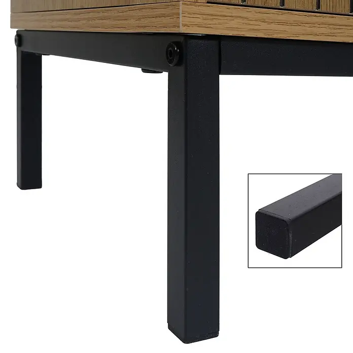 Mendler Kommode HWC-O42 - L x B x H: 39 x 30 x 98 cm, Holzoptik natur - Schwarze, rechteckige Metallmöbelbeine mit Schutzkappen, an hellem Holzmöbel befestigt.