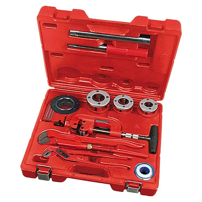Rothenberger Industrial Werkzeugkoffer SANIKIT - 9 -tlg. - Offener roter Werkzeugkoffer mit Rohrschneider, Rohrzangen und Schneidköpfen für die Installation und Reparatur von Rohrleitungen.