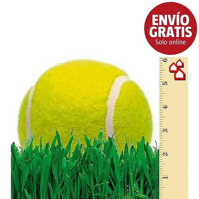 Césped artificial Habana - 10 x 2 m, Altura del pelo: 33 mm, 27.300 puntadas/m² - Pelota de tenis amarilla sobre césped verde, con una regla que indica su tamaño.