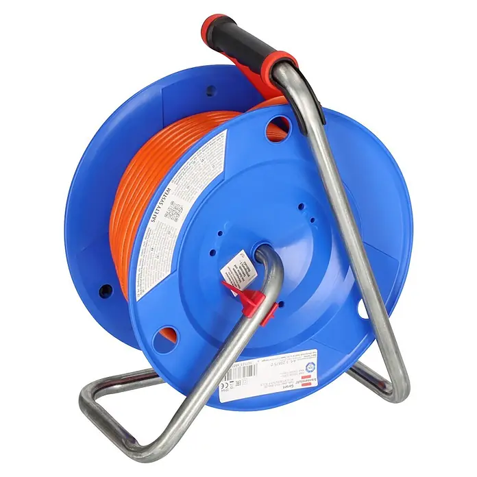 Brennenstuhl Garant Kabeltrommel - Kunststoff, 40 m, AT-N05V3V3-F, IP44 - Blaue Kabeltrommel mit orangefarbenem Kabel, robustem silbernem Metallrahmen und rotem Griff.