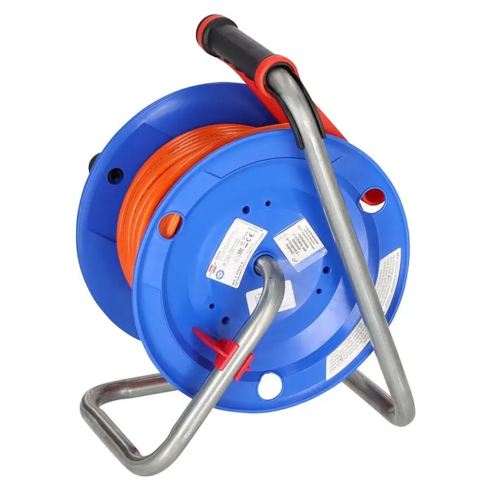 Brennenstuhl Garant Kabeltrommel - Kunststoff, 25 m, AT-N05V3V3-F, IP44 - Blaue Kabeltrommel mit orangefarbenem Kabel, silbernem Metallrahmen und roten Akzenten.