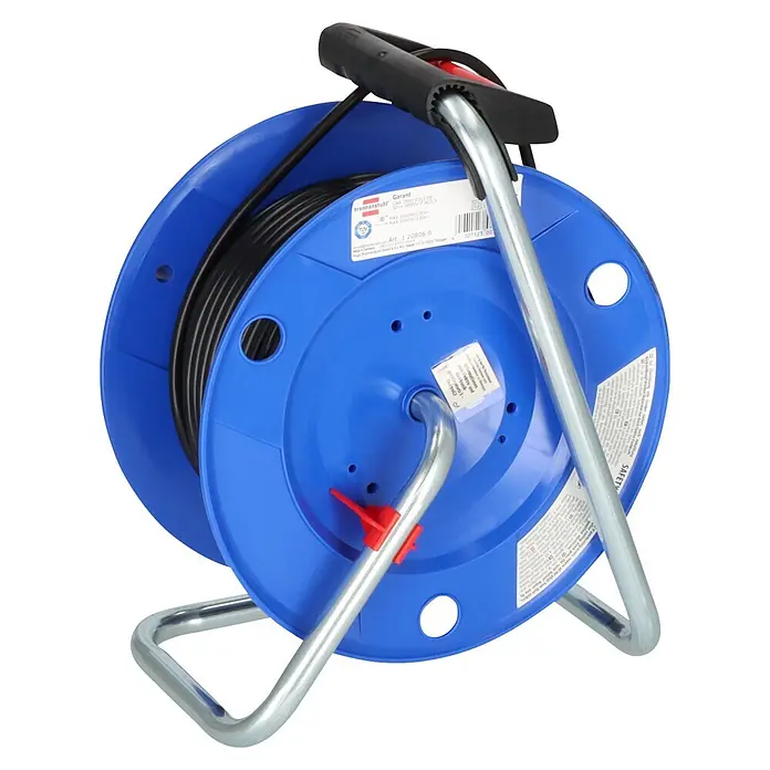 Brennenstuhl Garant Kabeltrommel - Spezialkunststoff, 50 m, H05VV-F, IP20 - Blaues Kabelrolle mit schwarzem Verlängerungskabel und silbernem Metallständer.