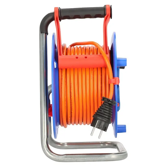 Brennenstuhl Garant Kabeltrommel - Kunststoff, 25 m, AT-N05V3V3-F, IP44 - Orange Kabeltrommel mit blauer und roter Spule, schwarzem Stecker und silbernem Metallständer für tragbare Stromversorgung.