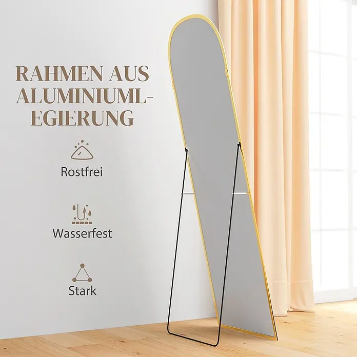 HOMCOM-Ganzkörperspiegel-37L x 37B x 154H cm-Weiß -  - Hoher Spiegel mit goldenem Aluminiumlegierungsrahmen und schwarzem Ständer, leicht angewinkelt auf Holzboden in hellem Raum.
