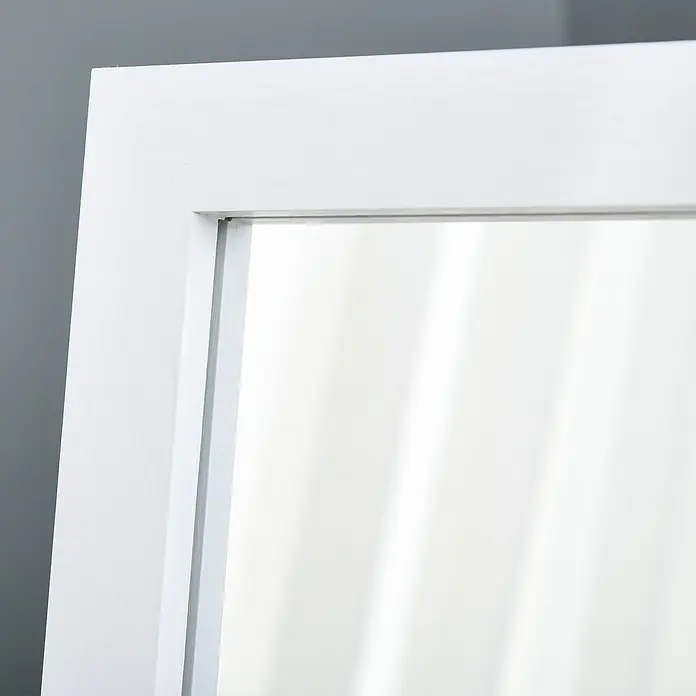 HOMCOM-Ganzkörperspiegel-40L x 3B x 150H cm-Transparent -  - Nahaufnahme der oberen Ecke eines Spiegels mit weißem Rahmen, zeigt den texturierten Rahmen und das reflektierende Glas.