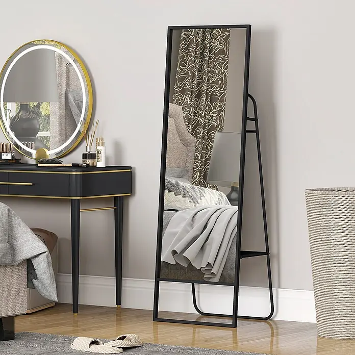 HOMCOM-Ganzkörperspiegel-50L x 4B x 160H cm-Gold -  - Ein moderner schwarzer Schminktisch mit goldgerahmtem LED-Spiegel und passendem schwarzem Standspiegel mit Ablage im Schlafzimmer.