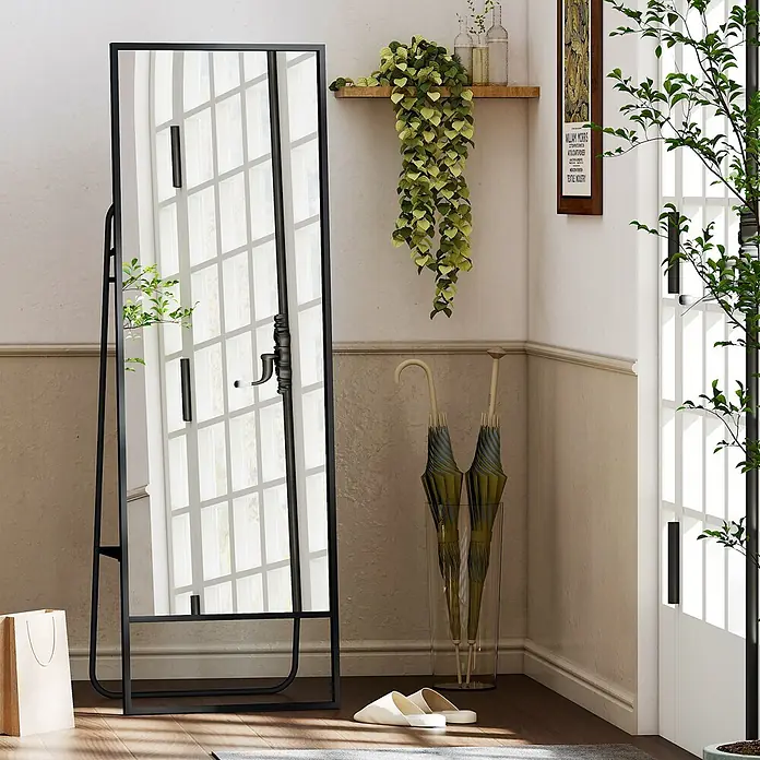 HOMCOM-Ganzkörperspiegel-50L x 4B x 160H cm-Gold -  - Schwarzmetall-Ganzkörperspiegel, der in einem Raum steht und ein Fenster spiegelt.