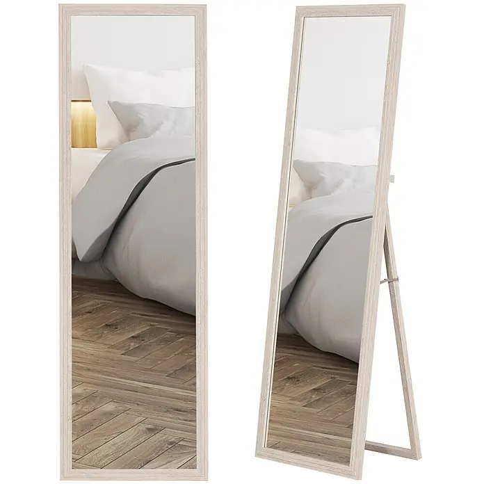HOMCOM-Ganzkörperspiegel-50L x 4B x 160H cm-Weiß -  - Zwei Ansichten eines Standspiegels mit hellem Holzrahmen, einmal angelehnt, einmal freistehend, der Bett und Holzboden reflektiert.