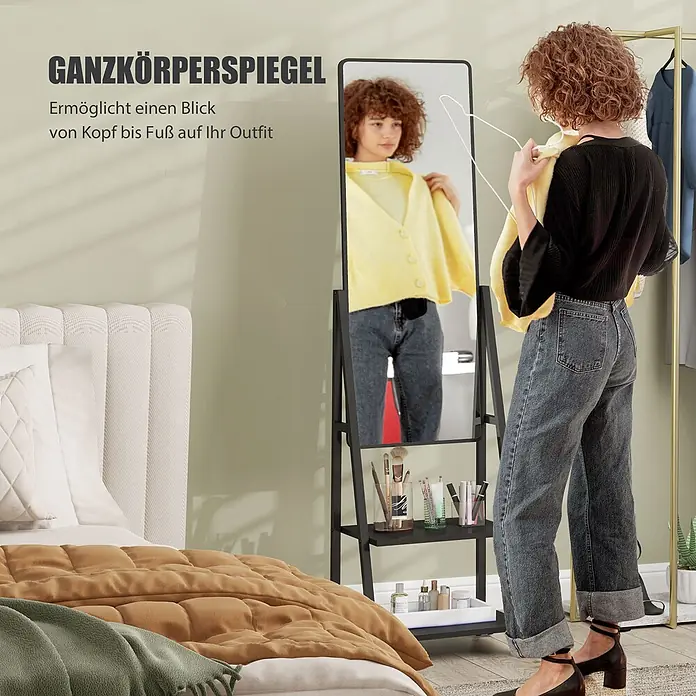 Homcom Standspiegel - Gold, Glas - Schwarzer Standspiegel mit Ablagen, eine Frau probiert Kleidung an.