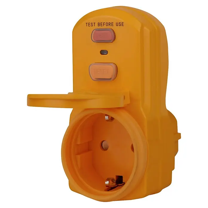 Brennenstuhl Schutzadapter BDI-A 2 30 - Polanzahl: 2 Stk., IP54, 16 A, Gelb - Gelber Steckdosenadapter mit geöffneter Abdeckung, TEST- und RESET-Tasten für Sicherheit.