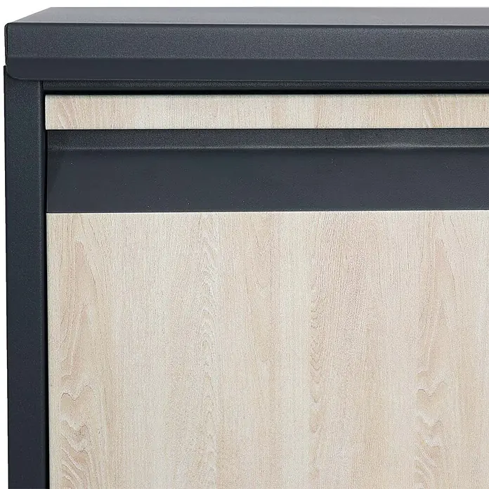 Mendler Paketkasten HWC-G80 - verzinkt anthrazit, Holzoptik hell -  - Anthrazitfarbener Schrank mit hellen Holzmaserungspaneelen und horizontaler Lamellenfront.