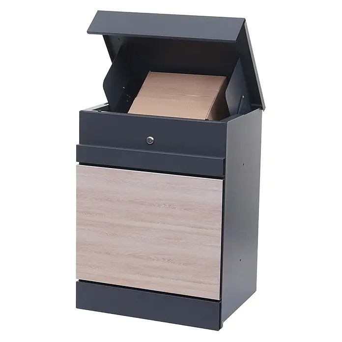 Mendler Paketkasten HWC-K41 Metall - verzinkt anthrazit-Holzoptik -  - Dunkelgrauer Paketbriefkasten mit heller Holzoptik-Platte, Deckel offen mit Kartonpaket darin.