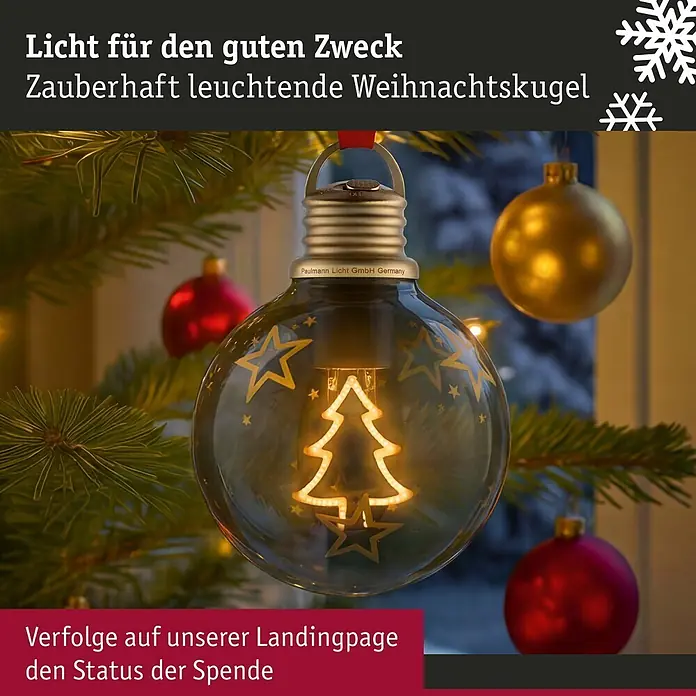 Paulmann LED-Weihnachtsdekoleuchte Christmas Globe - Braunglas, Batteriebetrieben, LED - Gläserne Weihnachtskugel in Glühbirnenform mit leuchtendem Tannenbaum innen, hängt an einem Tannenzweig.