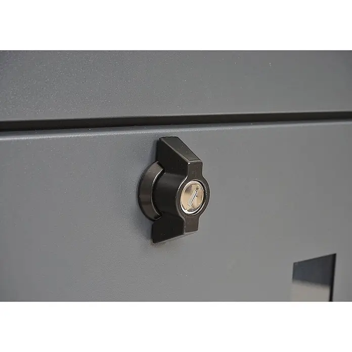 Mendler XXL Briefkasten HWC-H26 52x44x25cm - anthrazit-schwarz -  - Schwarzer Drehriegel mit Schlüsselloch an grauem Metallschrank.