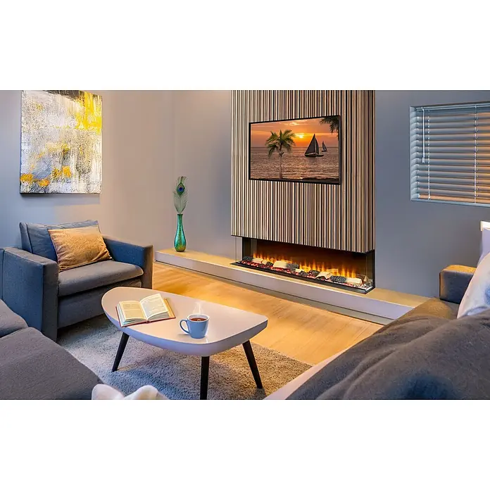Focalpoint Chimenea eléctrica Eccentra 1500 - L x An x Al: 22,3 x 151,5 x 24,4 cm - Chimenea eléctrica moderna integrada en una pared de listones de madera en una sala de estar elegante, con TV montada arriba.
