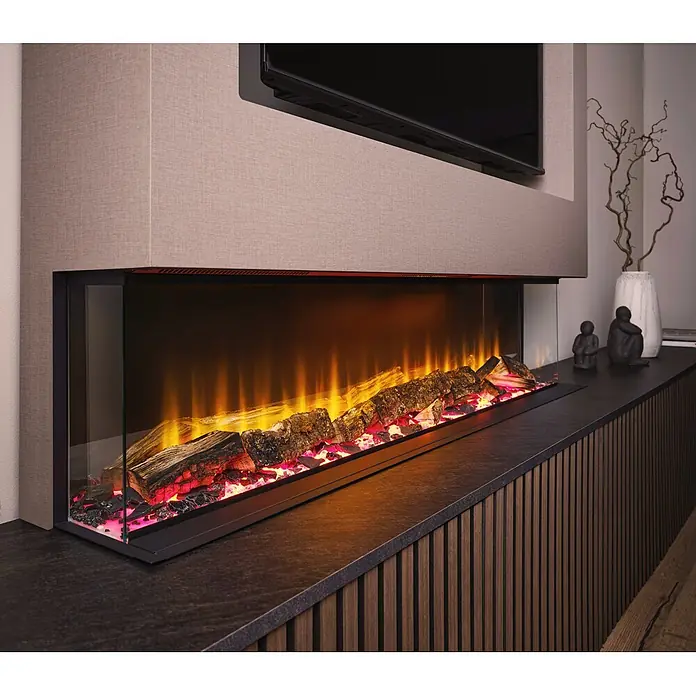 Focalpoint Chimenea eléctrica Eccentra 1250 - L x An x Al: 22,3 x 126,6 x 24,4 cm - Chimenea eléctrica moderna con leños incandescentes y llamas, integrada en una consola multimedia con pared beige y mueble de listones de madera bajo TV.
