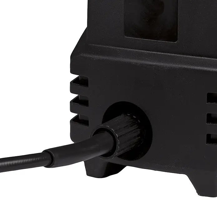 Einhell Classic Hochdruckreiniger TC-HP 90 - 1.200 W, Fördermenge: 372 l/h - Nahaufnahme eines schwarzen Elektrogeräts mit einem über eine gerippte Verschraubung angeschlossenen Netzkabel.