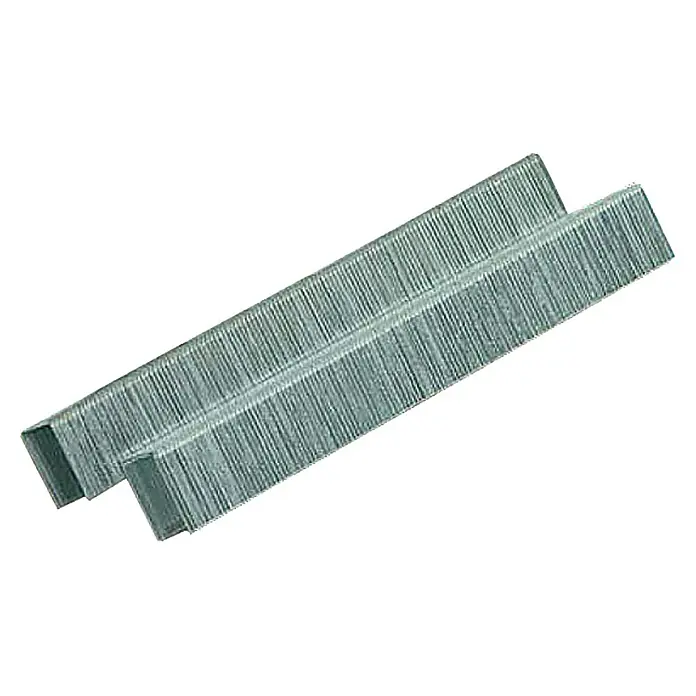 Craftomat Drahtklammern - Länge: 10 mm, Rückenbreite: 12,9 mm, 1.000 Stk. - Zwei Streifen silberner Heftklammern, die auf einer weißen Oberfläche liegen, bereit für den Gebrauch in einem Bürohefter.