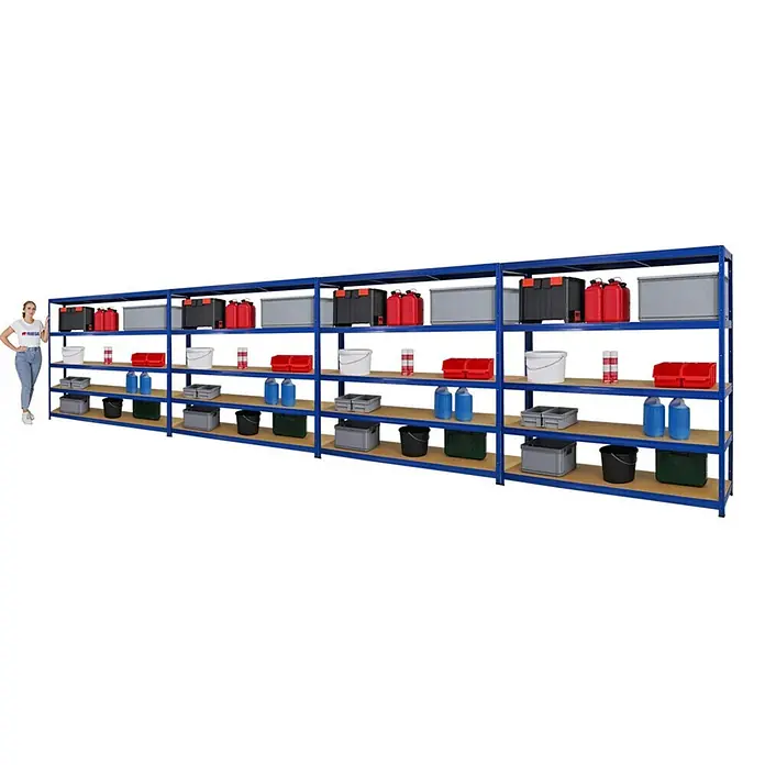Mega Deal | 4x Schwerlastregal Giant Elephant | HxBxT 180x180x45cm | Fachlast 200kg | Blau -  - Langes, blaues Industrieregal mit Holzablagen, bestückt mit Lagerartikeln und einer Person zur Größenreferenz.