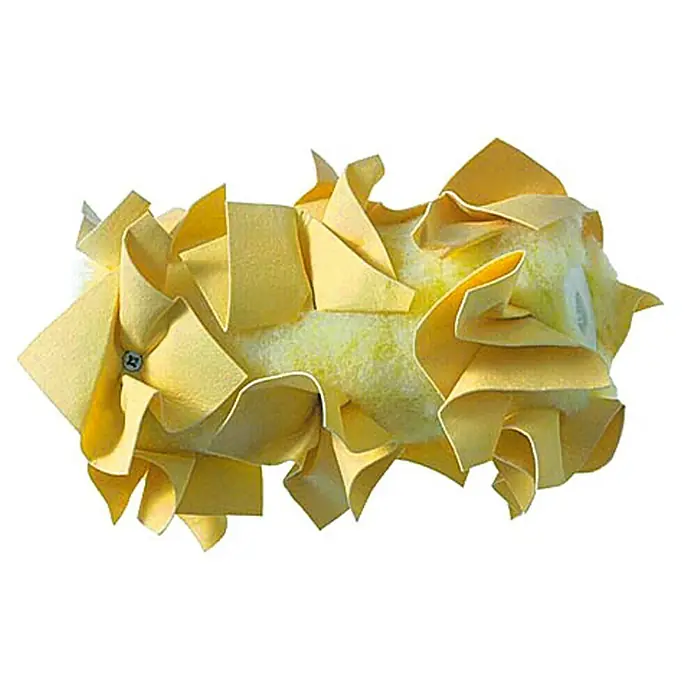 Mako Creativ Line Lederrosettenrolle - Breite: 18 cm, Bügelstärke: 6 mm - Nahaufnahme eines gelben, dekorativen Quastens mit vielen kleinen Zierstreifen, ideal für Dekorationen und Bastelprojekte.