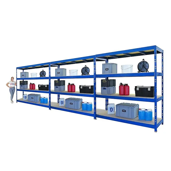 Mega Deal | 3x Profi Schwerlastregal Rhino | HxBxT 200x200x60cm | 4 Spanplatten-Ebenen 16mm | Fachlast 500kg | Blau -  - Blaue Metallregale mit Holzböden, gefüllt mit verschiedenen Lagerartikeln. Eine Person zeigt die große Skala.