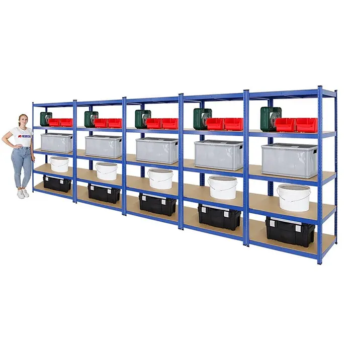 Mega Deal | 5x Schwerlastregal TAURUS | HxBxT 180x90x60cm | Fachlast 175kg | Blau -  - Blaue Metall-Industrieregale mit Holzbrettern, bestückt mit Lagerartikeln und einer Person zur Größenreferenz.