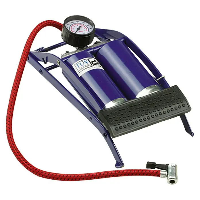 UniTEC Fußluftpumpe - Mit 2 Zylinder, Max. Druck: 7 bar - Abbildung einer blauen Doppelzylinder-Fußluftpumpe mit Manometer und rotem Luftschlauch zum Aufpumpen von Reifen.