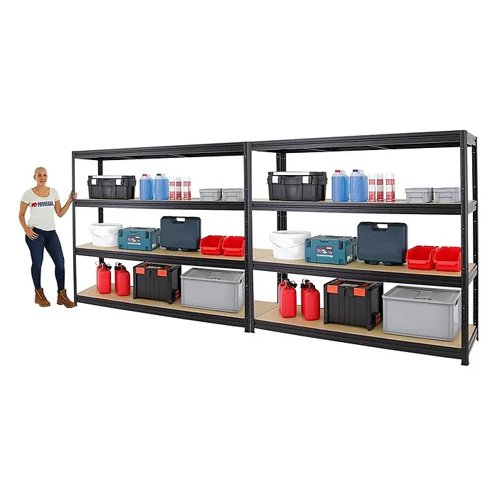 Mega Deal | 2x Schwerlastregal DINO | HxBxT 180x200x60cm | 4 MDF-Platten-Ebenen 6,5 mm | Fachlast 500kg | Schwarz -  - Zwei große schwarze Metallregale mit Holzbrettern, gefüllt mit verschiedenen Aufbewahrungsboxen und Artikeln. Eine Frau steht daneben zur Größenreferenz.