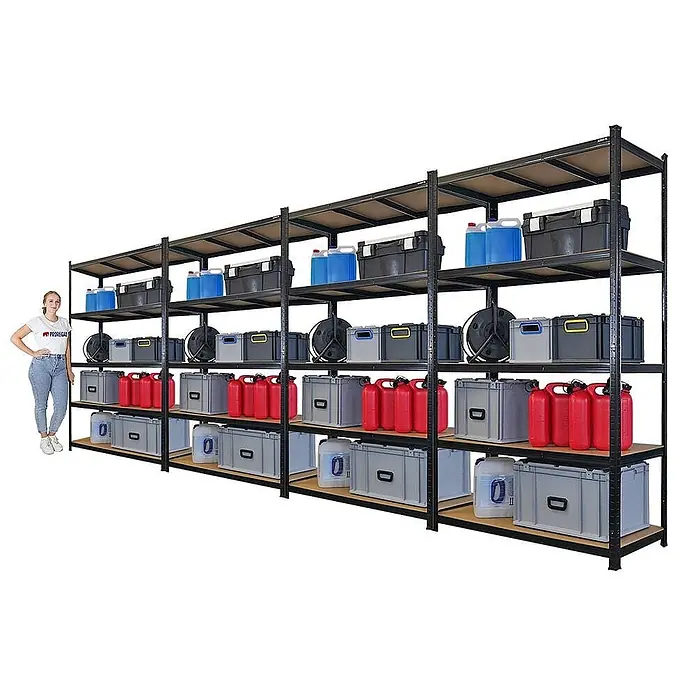 Mega Deal | 4x Schwerlastregal Giant Ragnar | HxBxT 200x120x50cm | 5 MDF-Platten-Ebenen | Fachlast 175kg | Schwarz -  - Modulares schwarzes Metallregal mit Holzböden, voll bestückt mit Lagerboxen und Kanistern. Eine Frau zeigt die Größe.