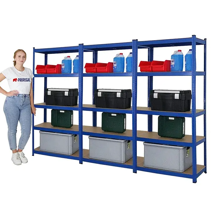 Mega Deal | 3x Schwerlastregal Ragnar | HxBxT 180x90x40cm | 5 MDF-Platten-Ebenen | Fachlast 175kg | Blau -  - Großes blaues Metallregal mit Holzböden und diversen Lagerartikeln. Eine Frau steht daneben als Größenvergleich.