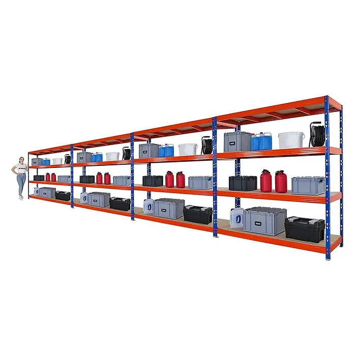MegaDeal 4xProfi Schwerlastregal Rhino 200x200x60 4 Böden 500kg Blau-Orange -  - Langes, mehrstufiges Regal mit orangefarbenen Trägern und blauen Pfosten, gefüllt mit Lagerartikeln, Frau als Größenvergleich.
